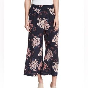 Loft Floral Wide-Leg Cropped Pants in Navy Size 2 Petite